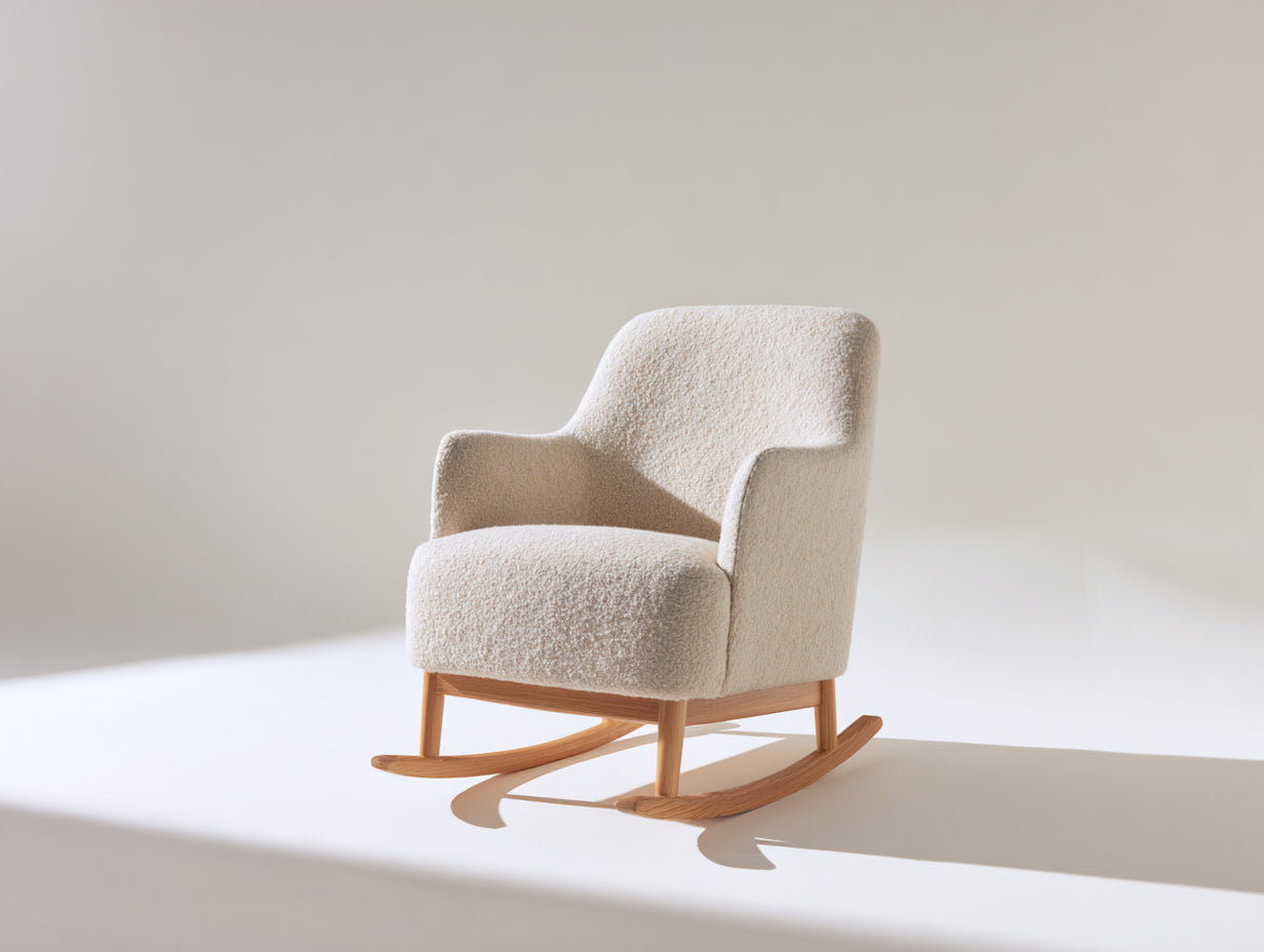 Mecedora tapizada 78x90x95 cm - beige y marrón claro - respaldo envolvente con reposabrazos y patines curvos de madera - diseño moderno para salón y dormitorio